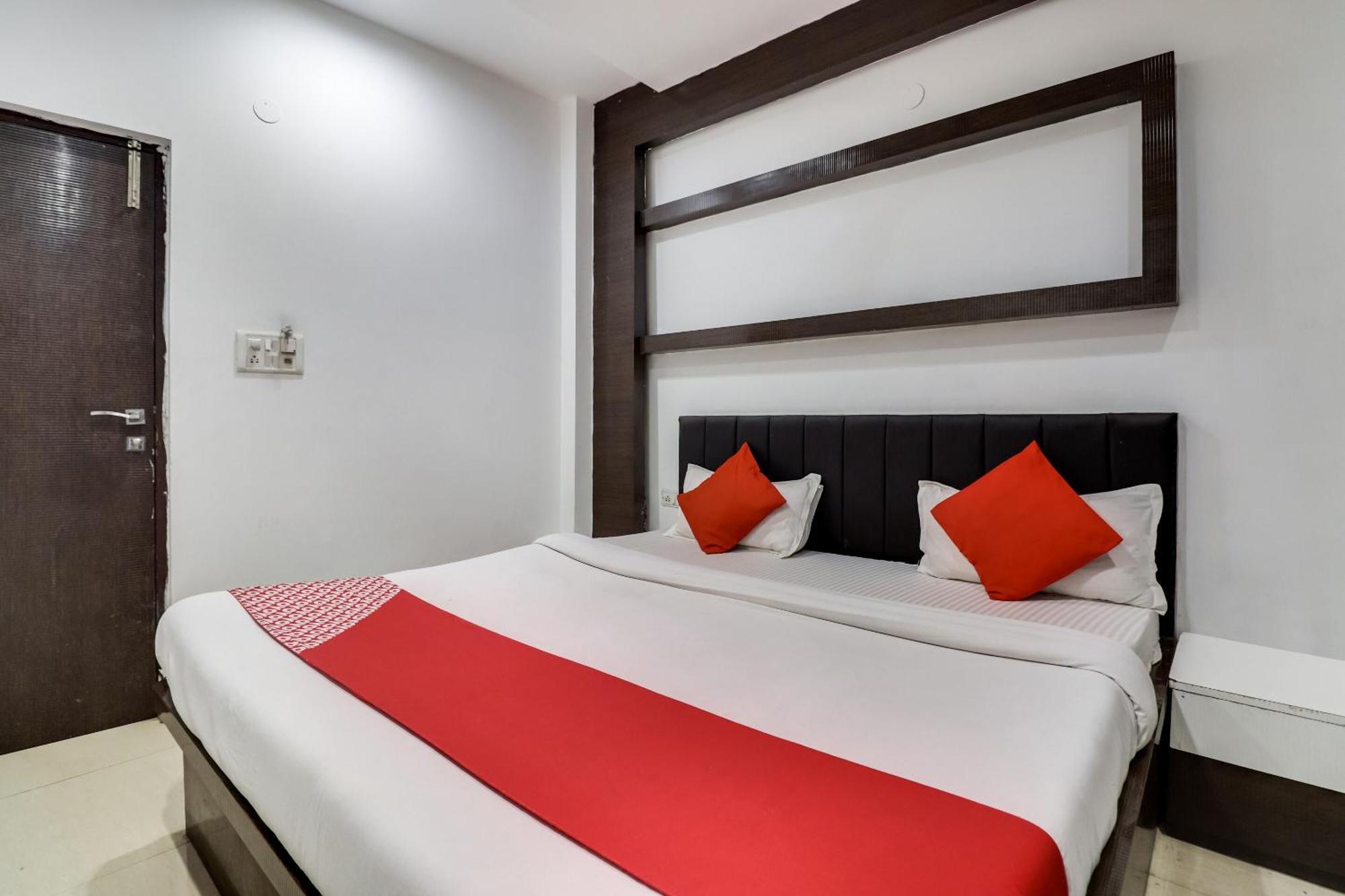 Oyo Flagship Just-9 Inn Near Sahara Ganj Mall Лакхнау Экстерьер фото