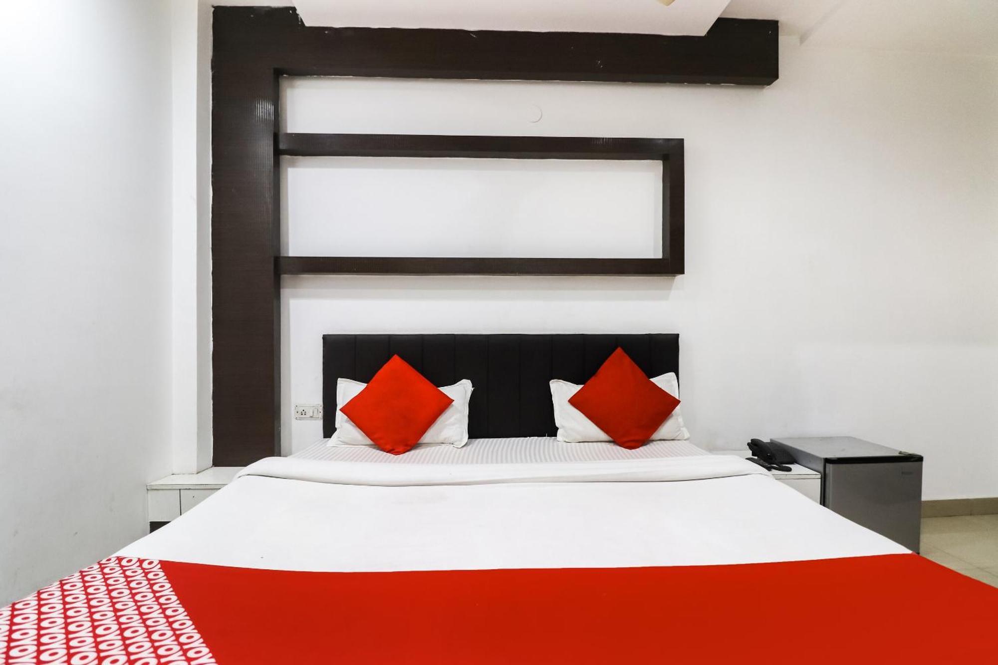 Oyo Flagship Just-9 Inn Near Sahara Ganj Mall Лакхнау Экстерьер фото