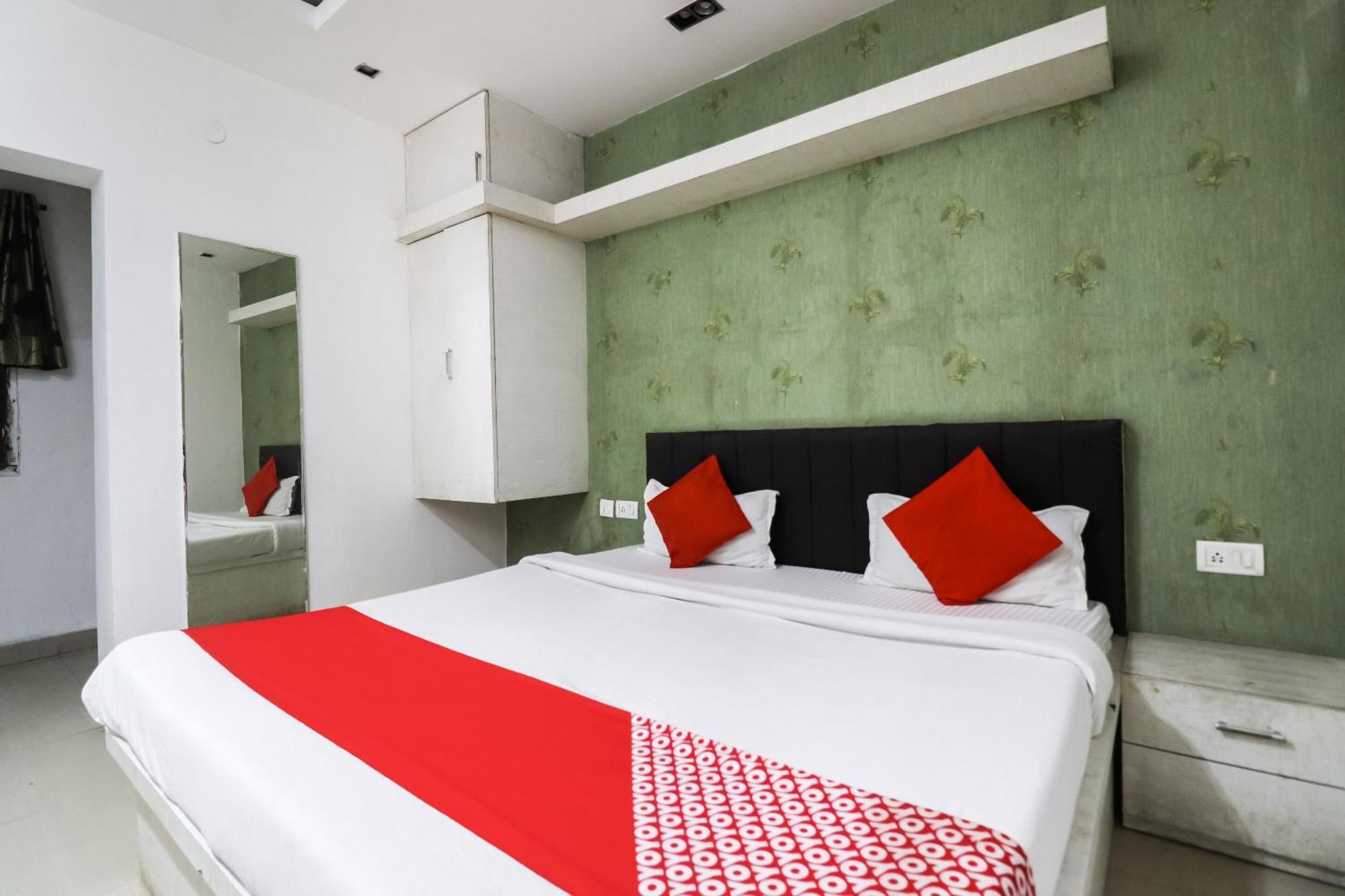 Oyo Flagship Just-9 Inn Near Sahara Ganj Mall Лакхнау Экстерьер фото