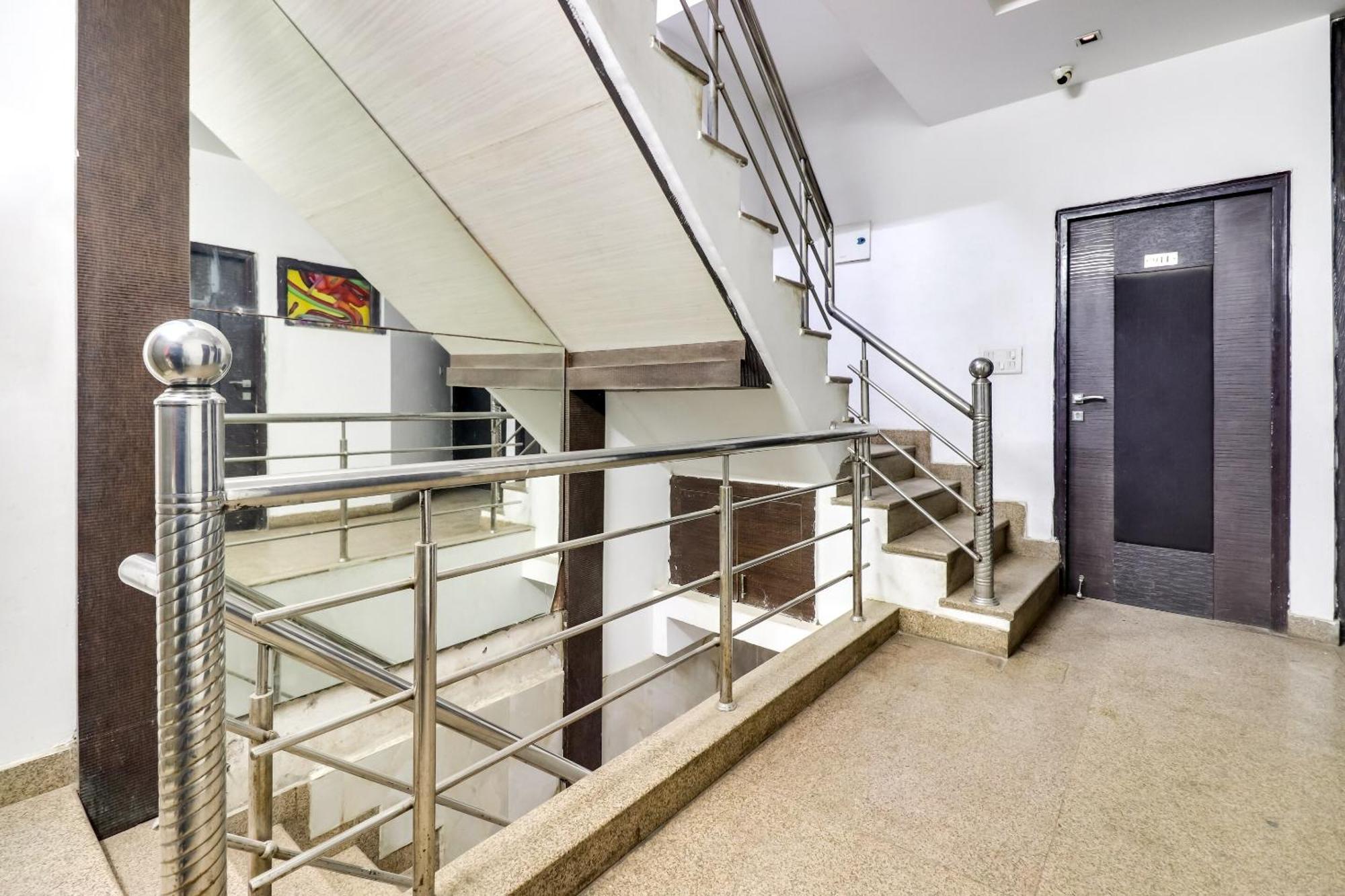 Oyo Flagship Just-9 Inn Near Sahara Ganj Mall Лакхнау Экстерьер фото